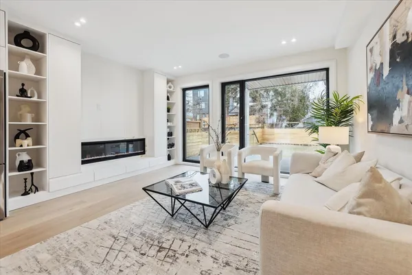 Complete kitchen renovation white contemporary Toronto