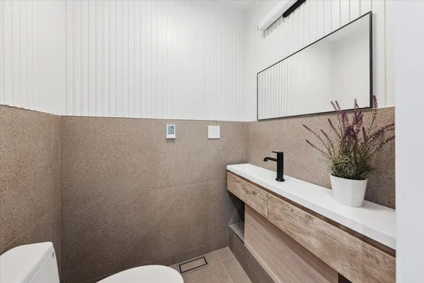Bathroom vanity storage solutions modern design