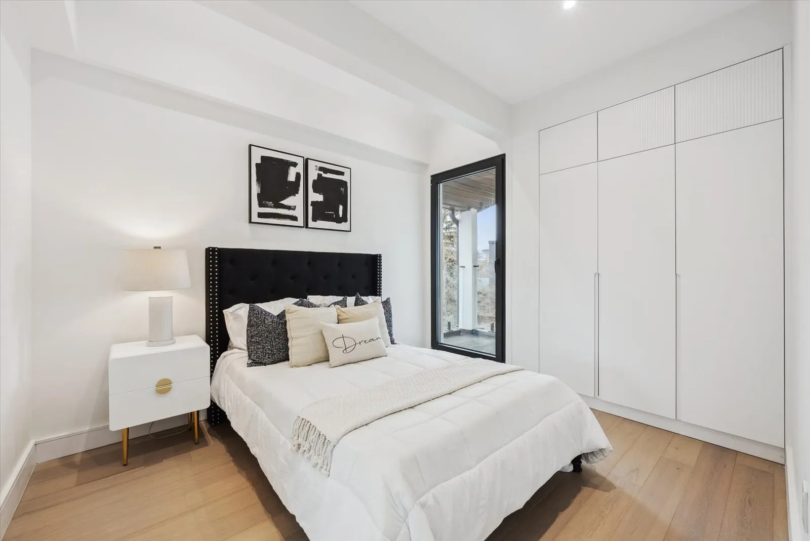 Custom Mudroom & Entryway Storage Solutions