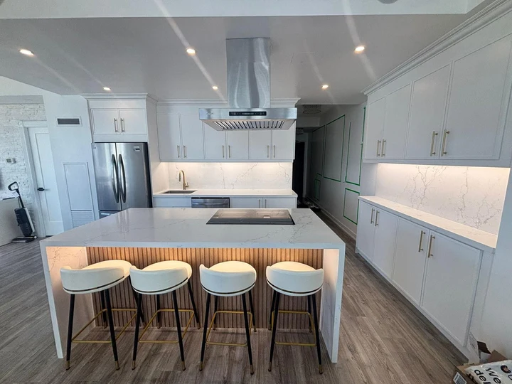 Urban Refinement - Modern Transitional Kitchen in Toronto - Kitchen project in Toronto, Ontario by B3 Interiors